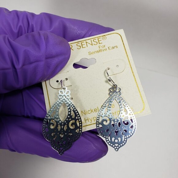 Elegant and Stylish - Silver Tone Filigree Teardrop Earrings for Sensitive Ears - Picture 5 of 7